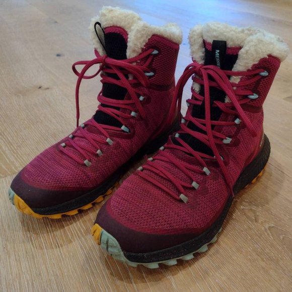 Merrell Shoes - Womans Merrell Hiking Boots - fuchsia\pink size 10.5